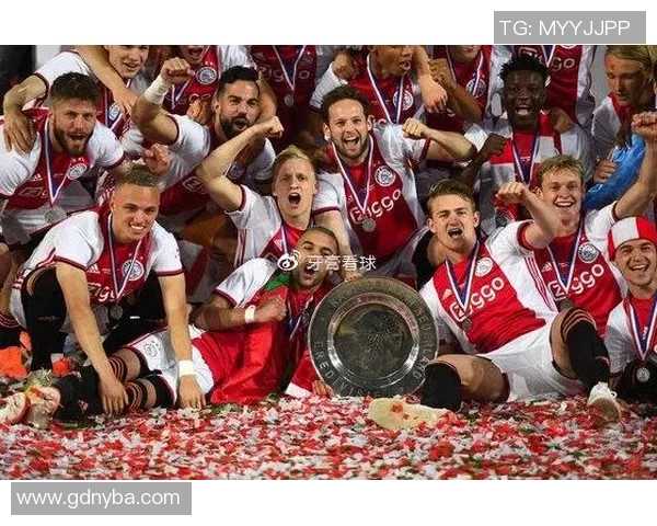 阿贾克斯与塞萨洛尼基的精彩对决揭示足球魅力与战术智慧