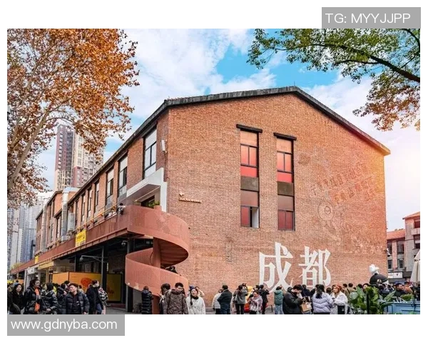 在“成都墙”和市民商讨 丁俊晖惊喜现身东郊回忆 在“成都墙”和市民商讨 丁俊晖惊喜现身东郊回忆